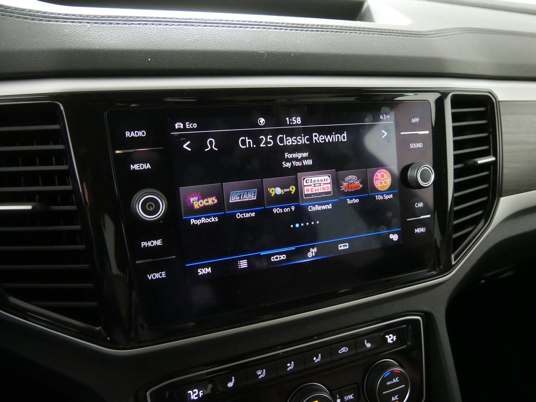 2022 Volkswagen Atlas 3.6L V6 SE w/Technology