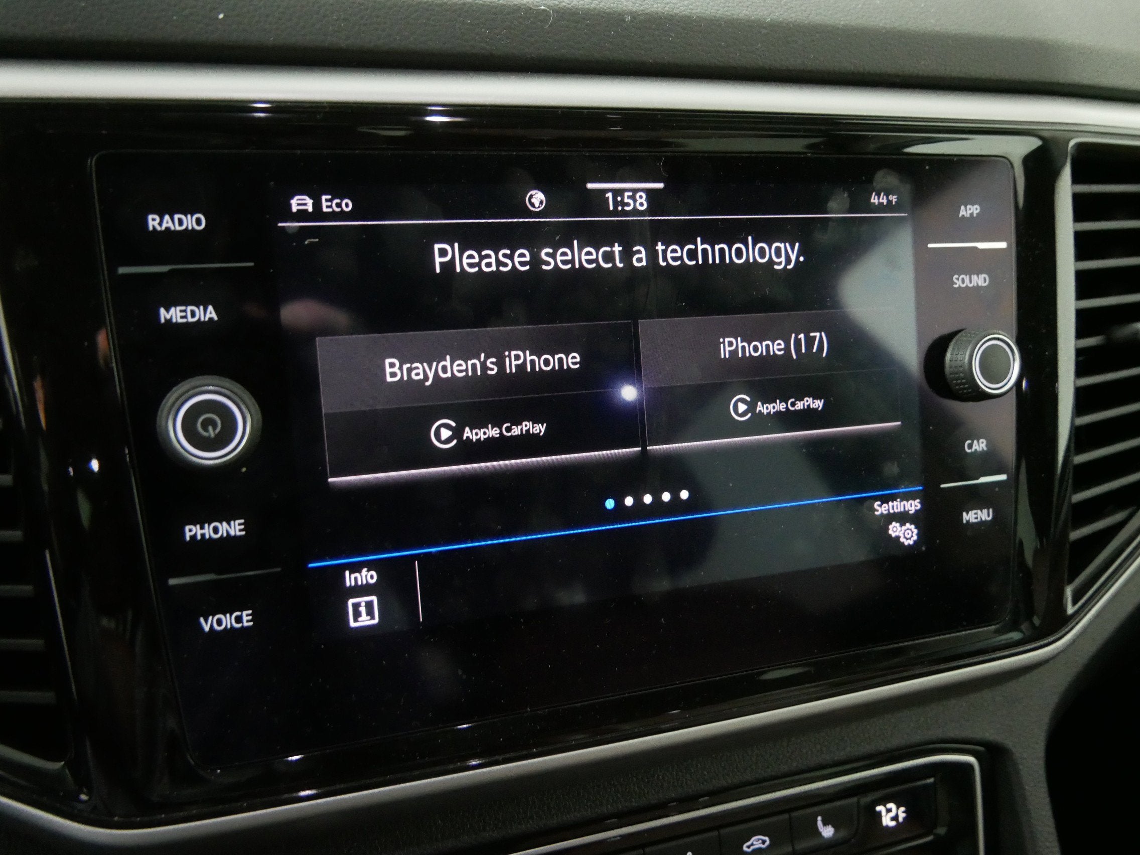 2022 Volkswagen Atlas 3.6L V6 SE w/Technology