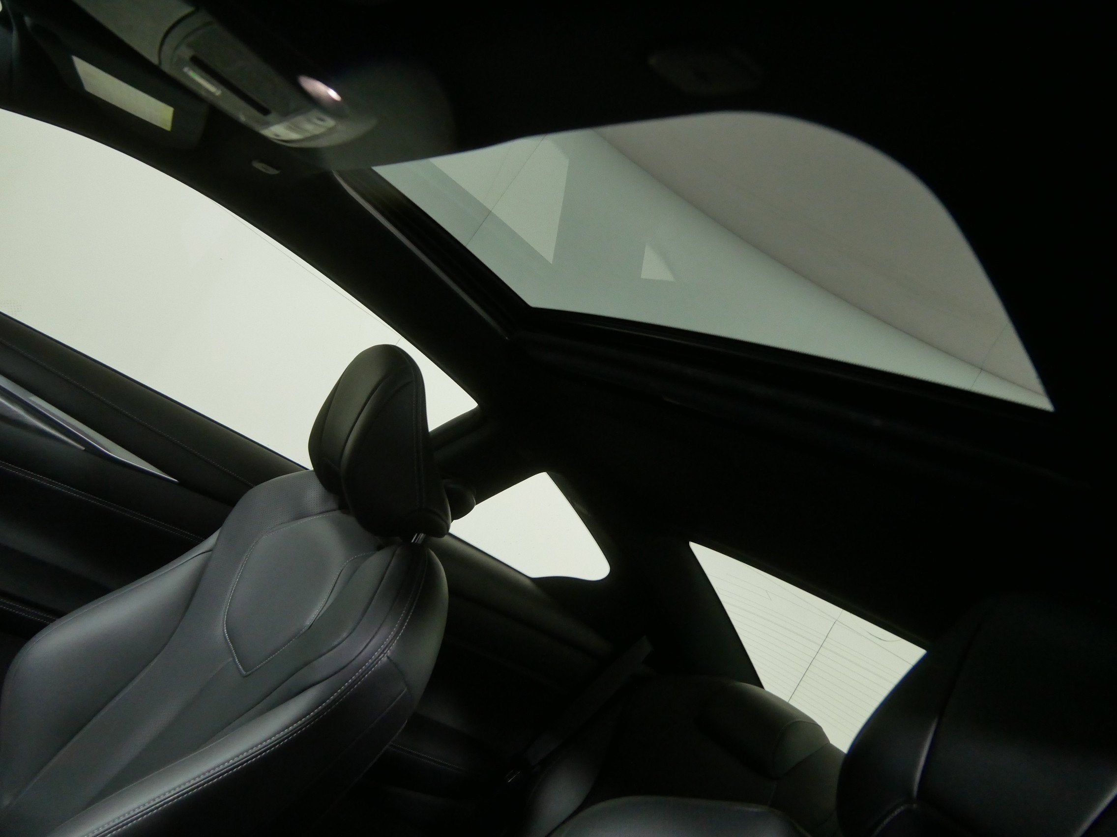 2022 INFINITI Q60 LUXE