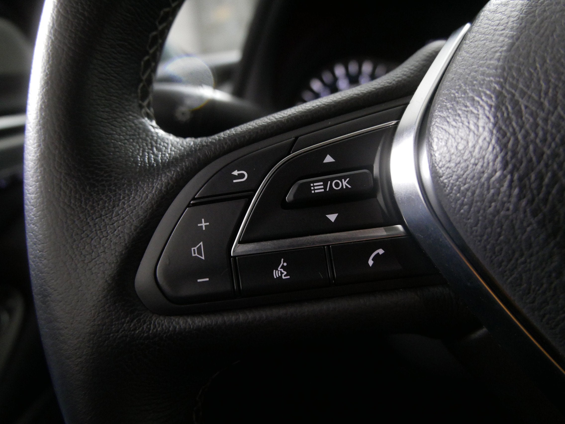 2022 INFINITI Q60 LUXE