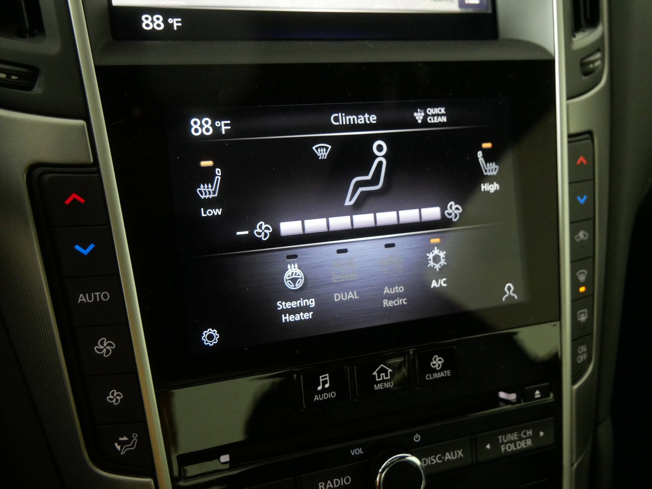 2022 INFINITI Q60 LUXE