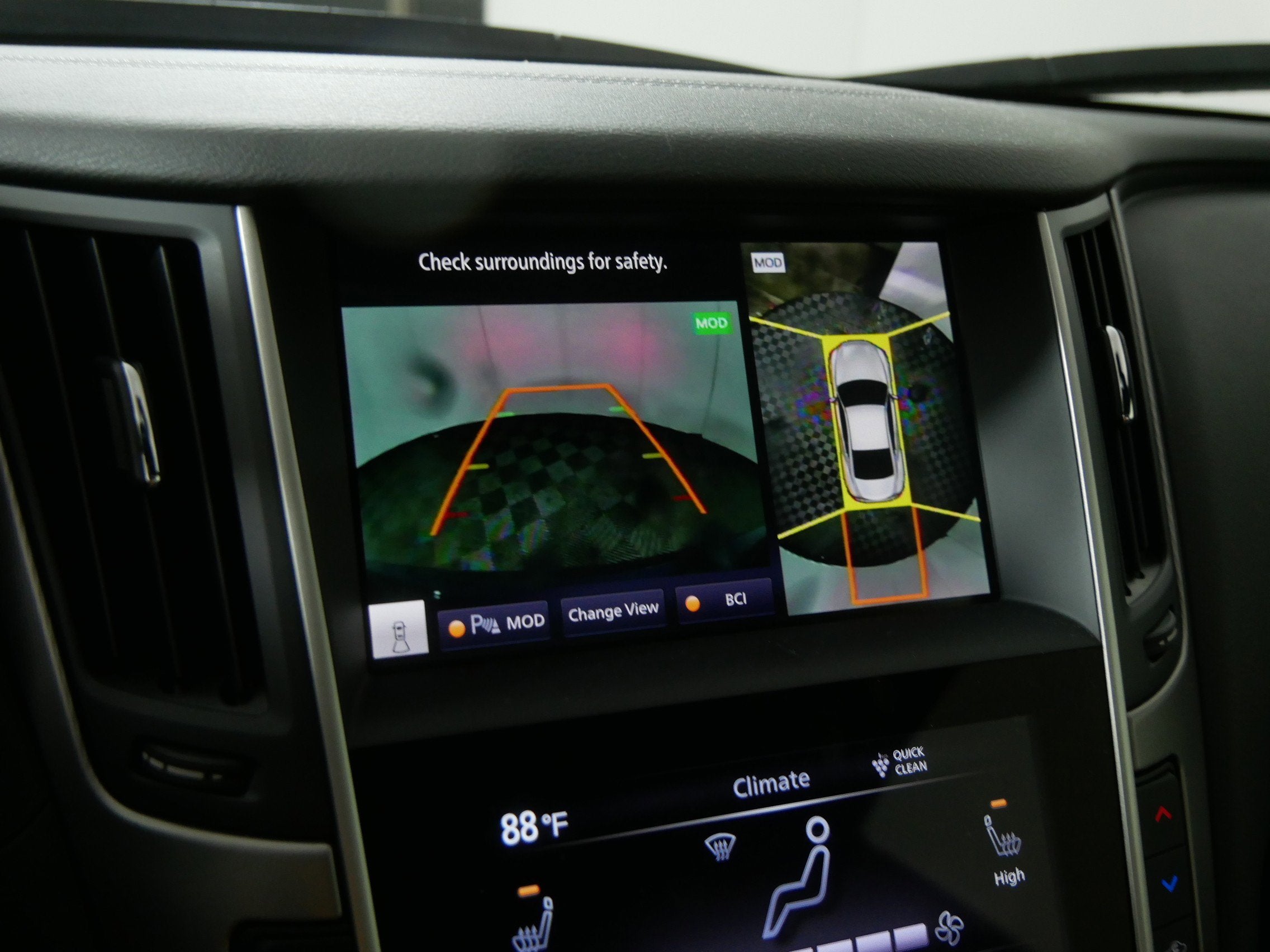 2022 INFINITI Q60 LUXE