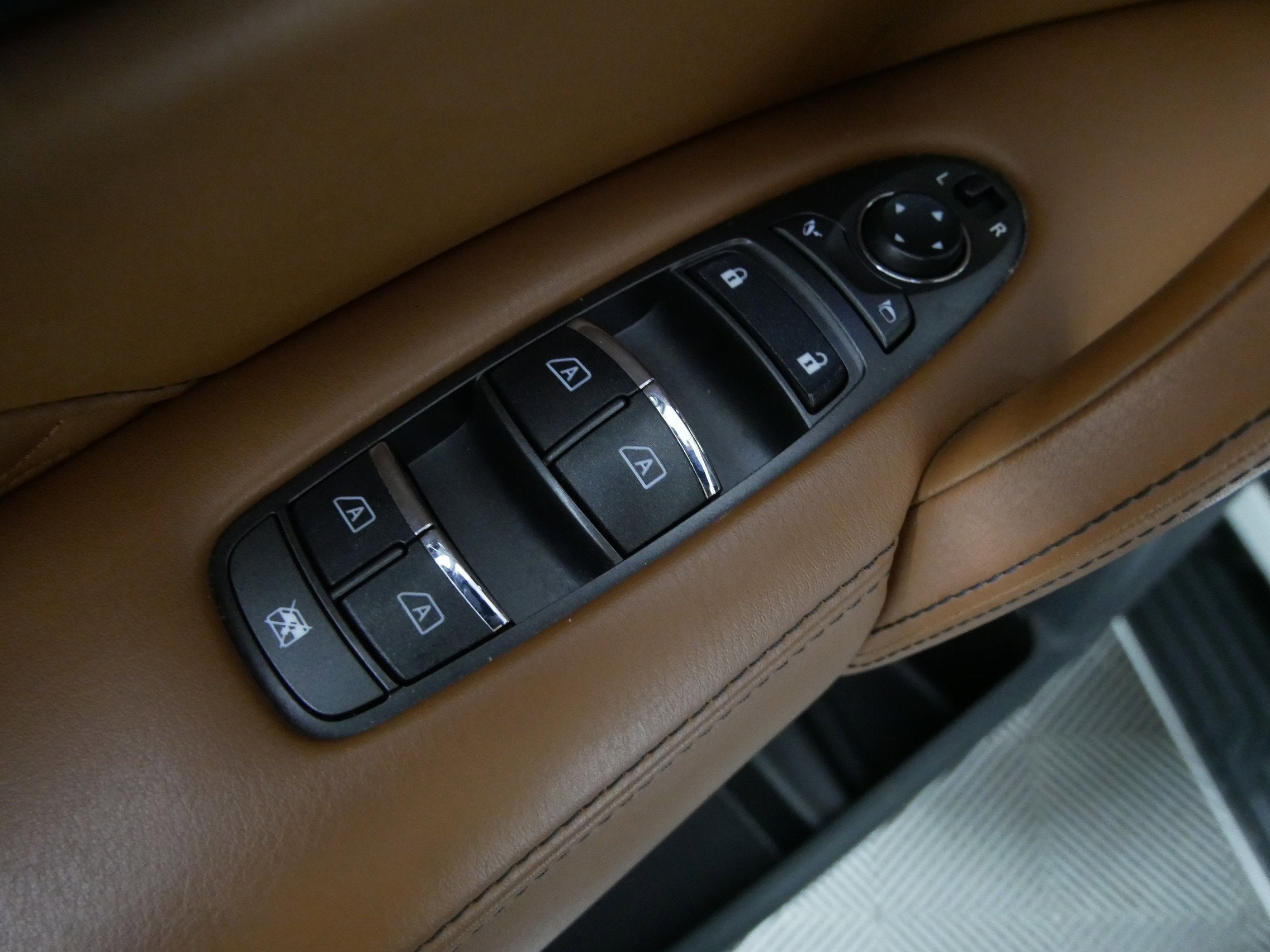 2023 INFINITI QX80 LUXE