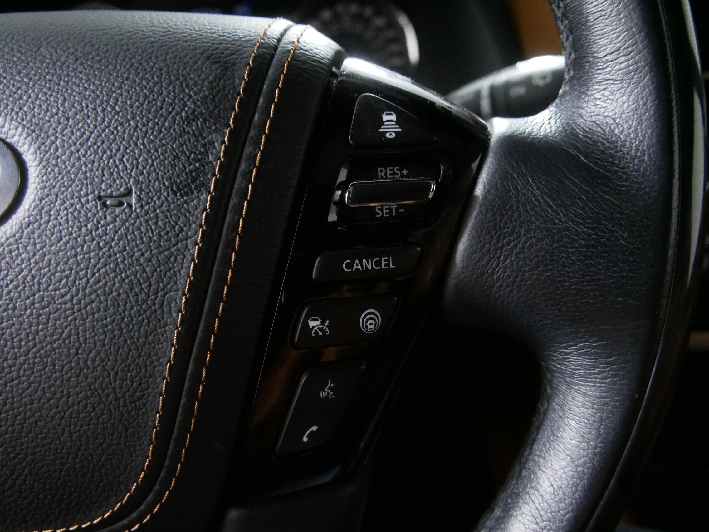 2023 INFINITI QX80 LUXE