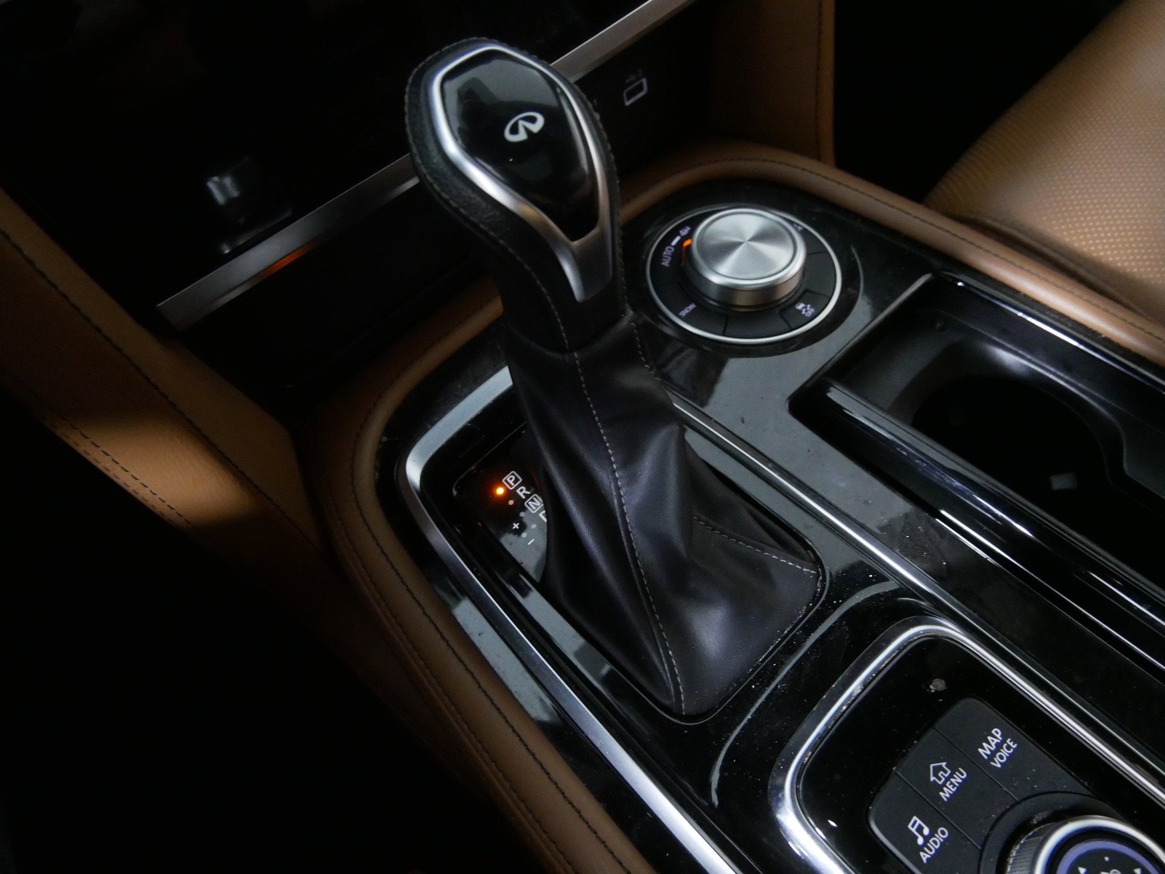 2023 INFINITI QX80 LUXE