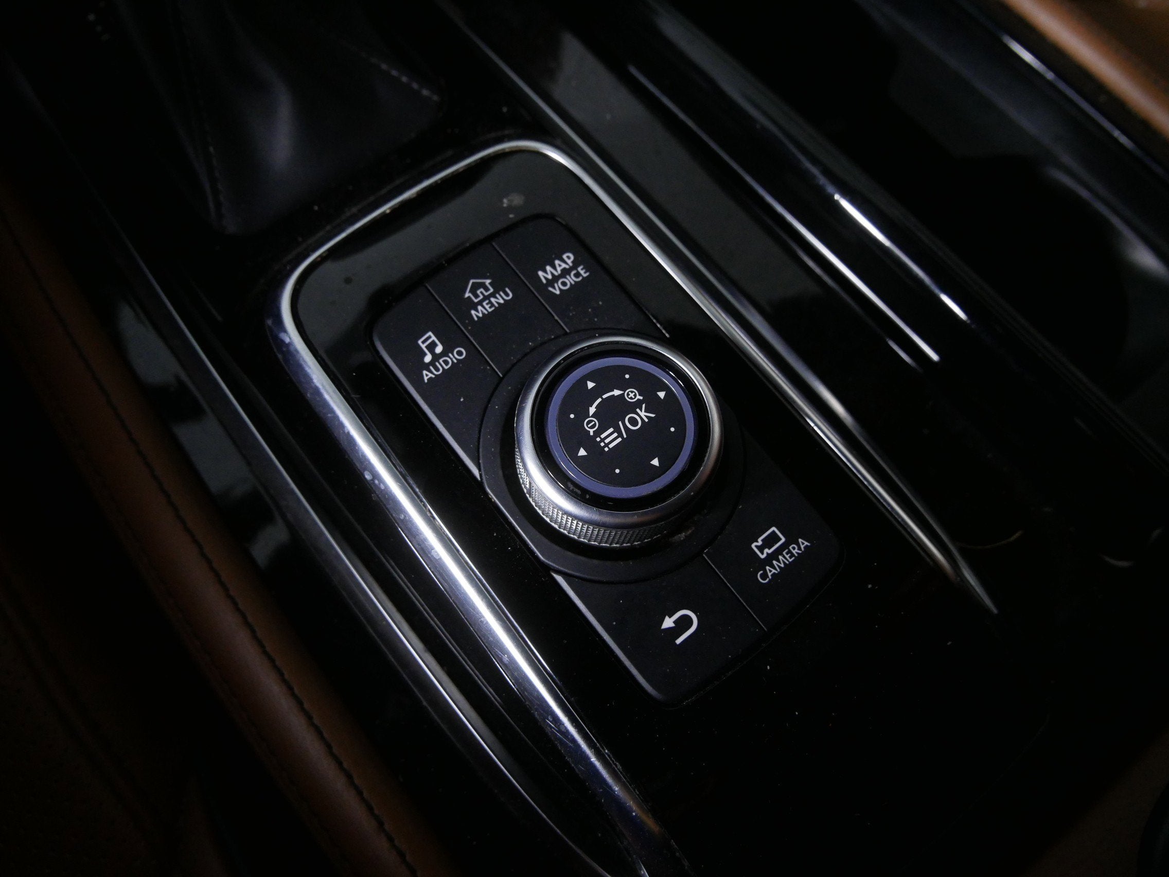 2023 INFINITI QX80 LUXE