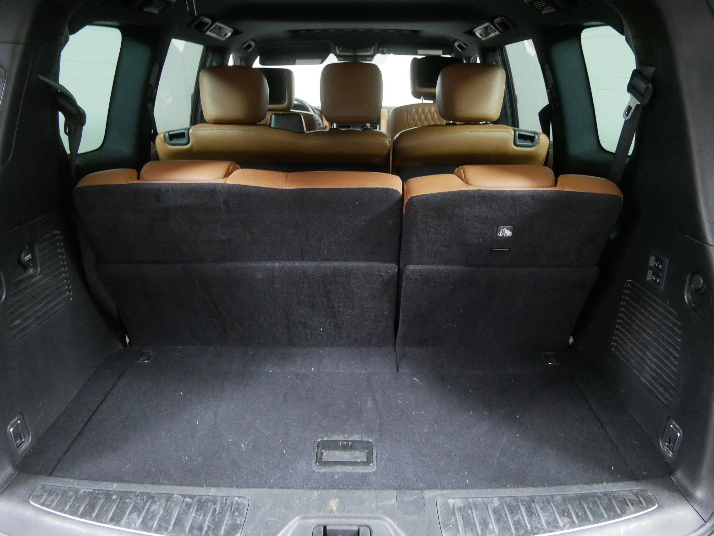 2023 INFINITI QX80 LUXE