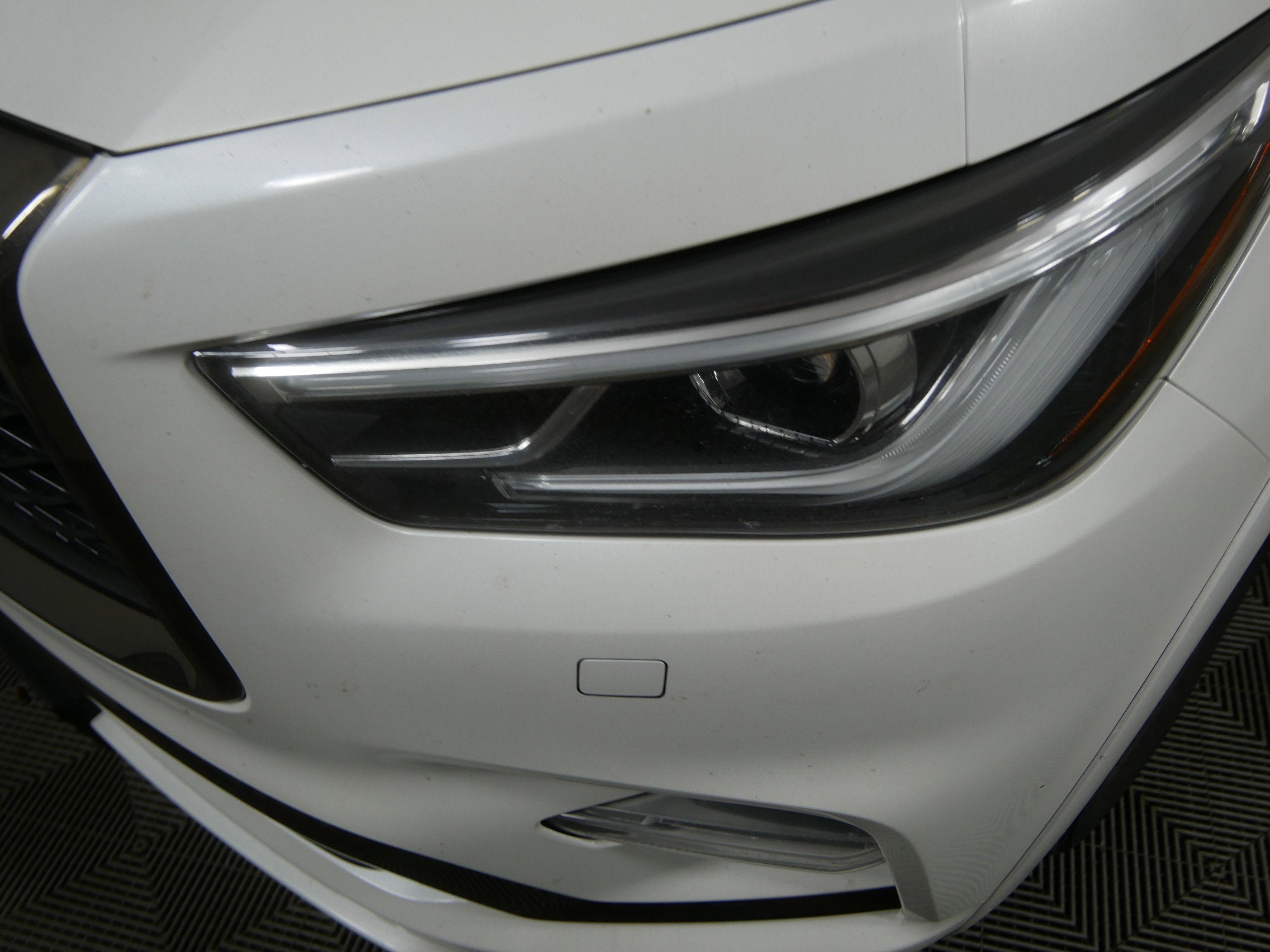 2023 INFINITI QX80 LUXE