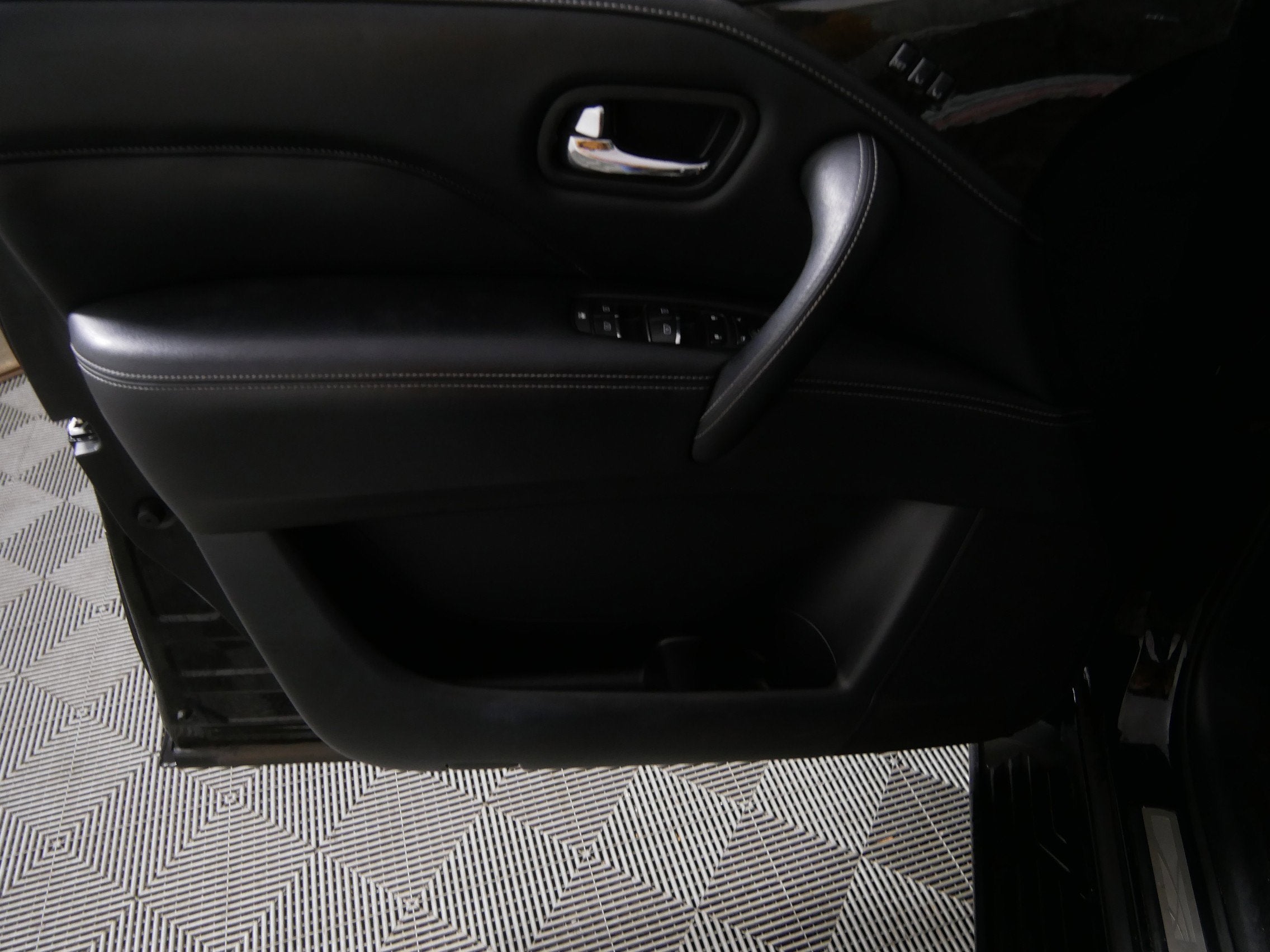 2022 INFINITI QX80 LUXE