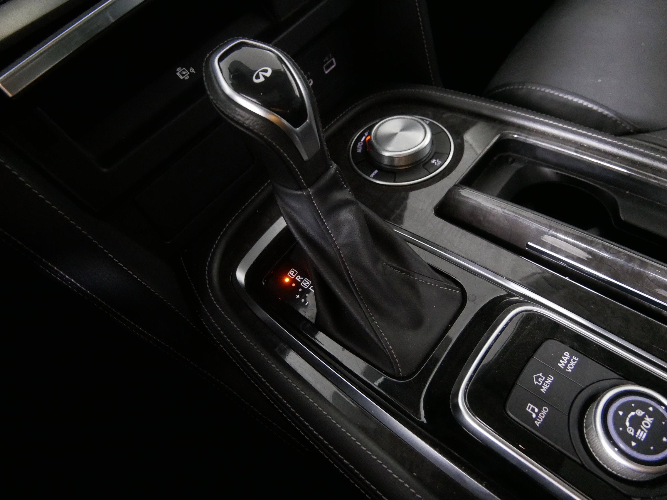 2022 INFINITI QX80 LUXE