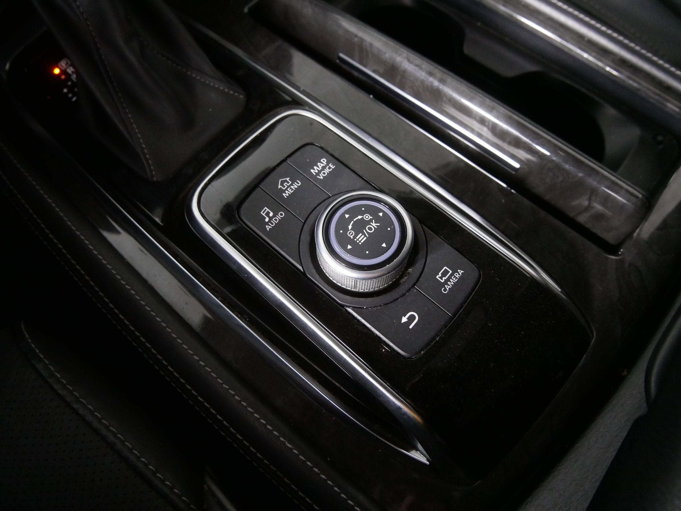 2022 INFINITI QX80 LUXE