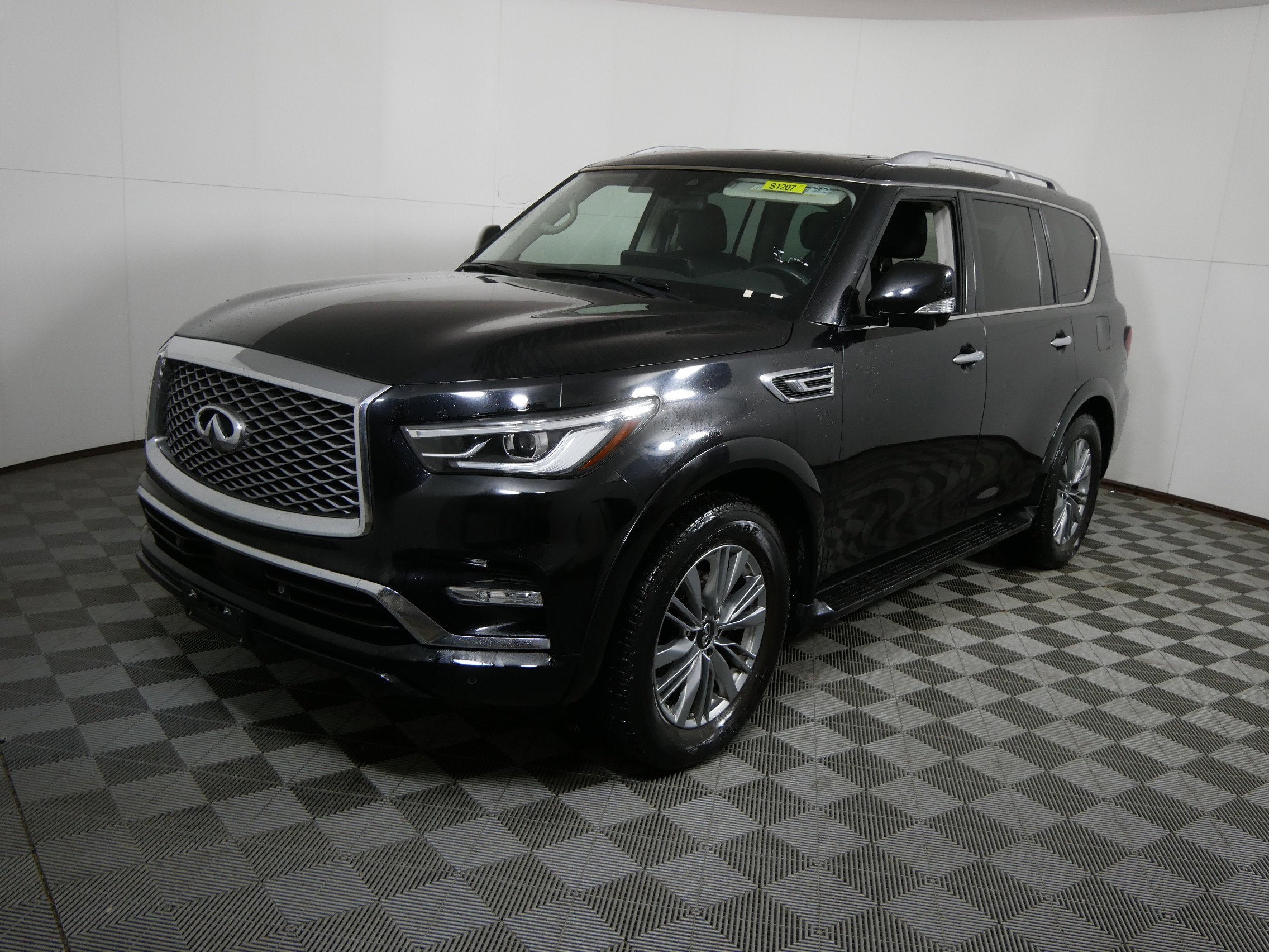2022 INFINITI QX80 LUXE