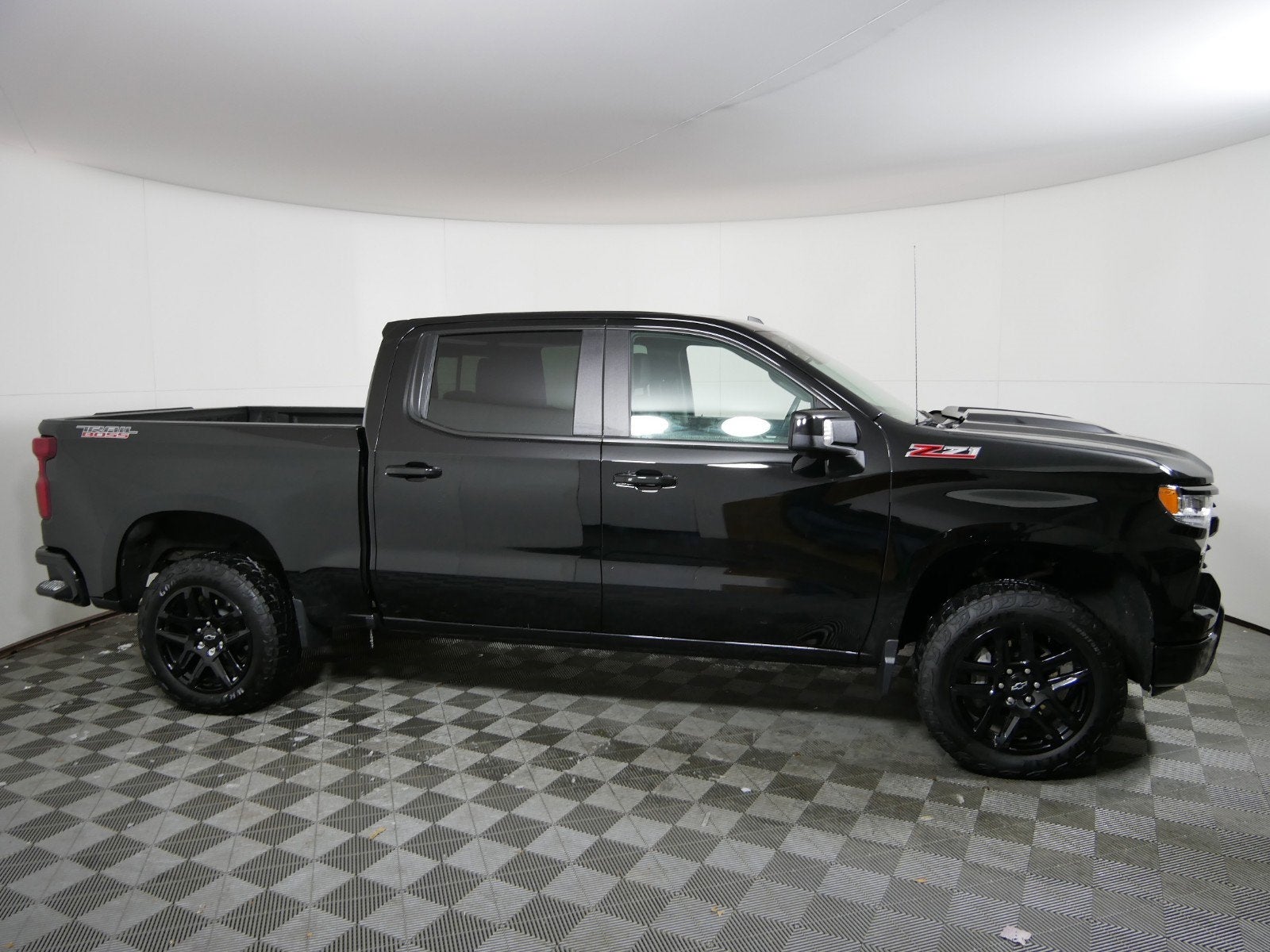 Used 2022 Chevrolet Silverado 1500 LT Trail Boss with VIN 3GCUDFED8NG522009 for sale in Minneapolis, Minnesota