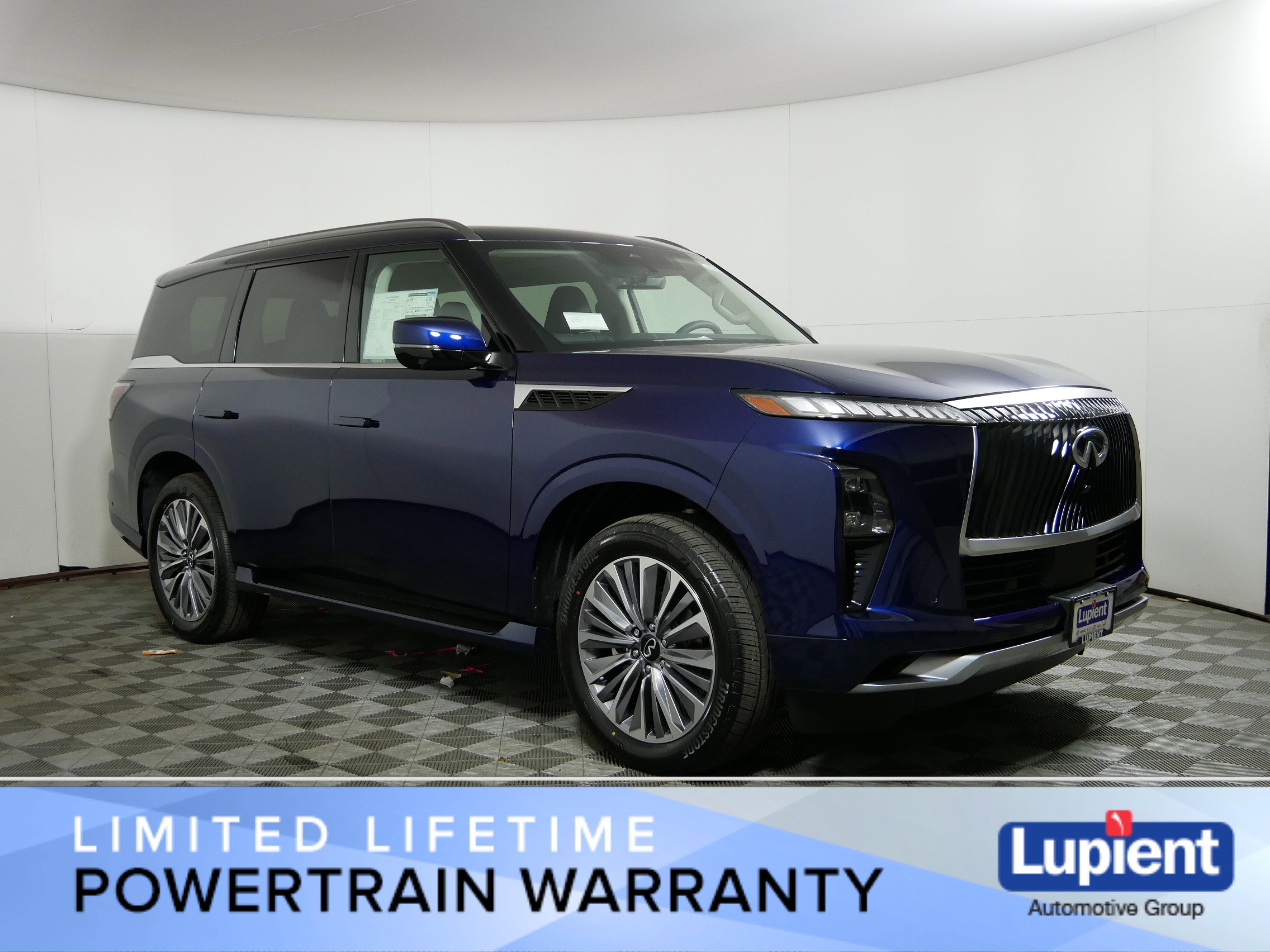 2025 INFINITI QX80 LUXE