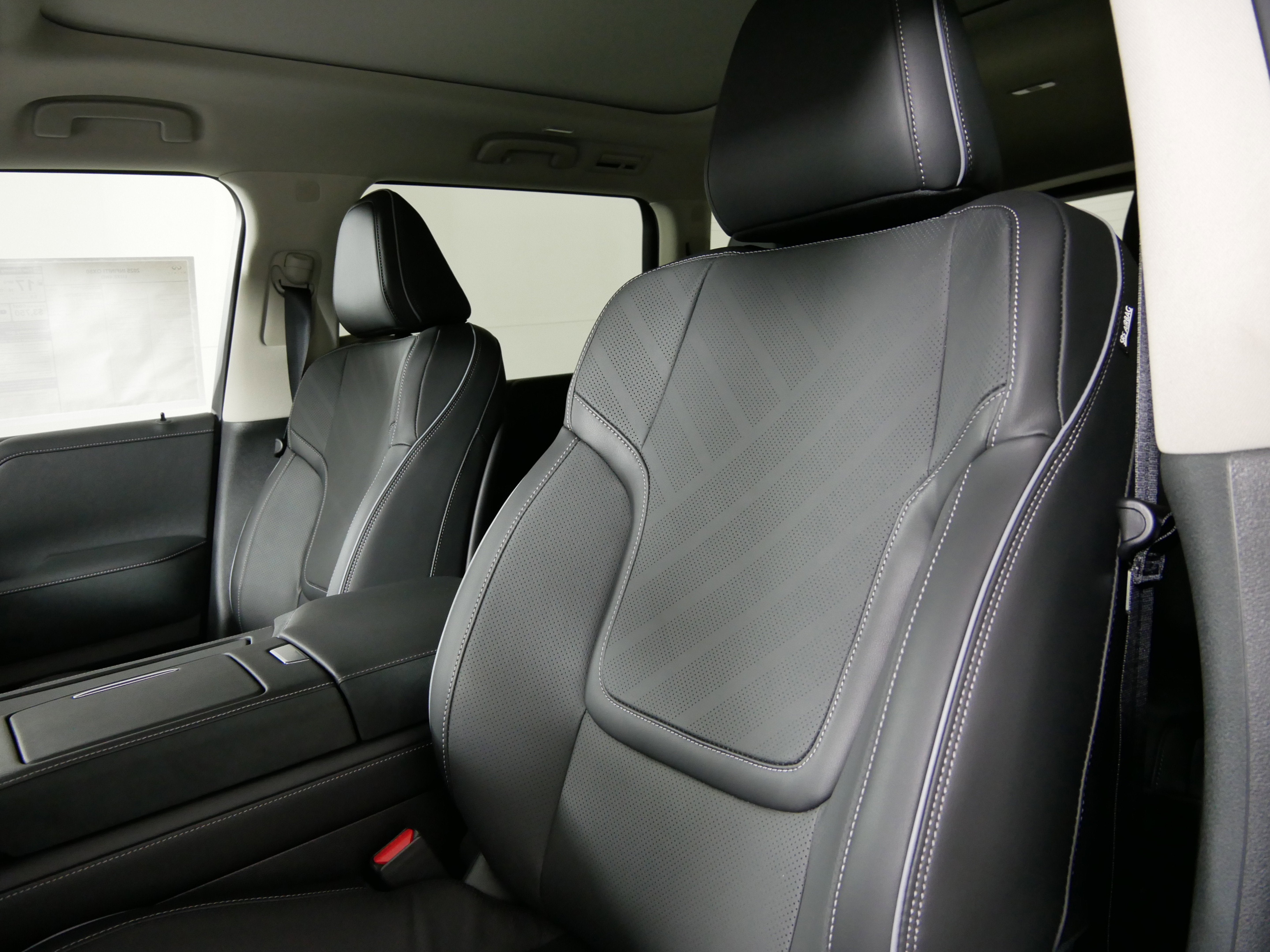 2025 INFINITI QX80 LUXE