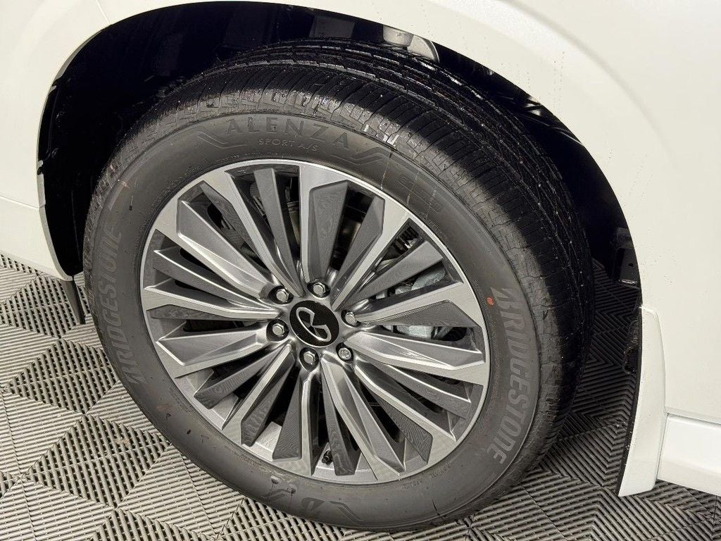 2026 INFINITI QX80 LUXE